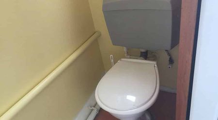 Downstairs Studio Flat in Sunnynook - Photo 3