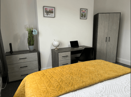 1 bedroom in a house share to rent - Photo 3