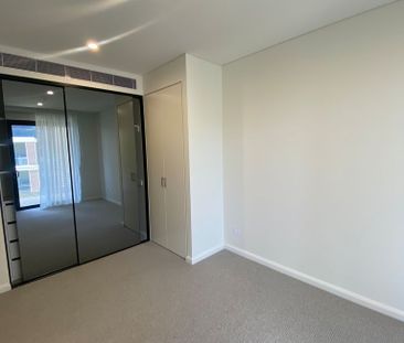 Hotel living with water views, pool, gym, sauna, spa, virtual golf ... - Photo 2