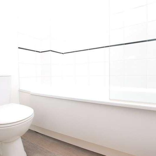 Moore Close, Tongham, Farnham, Surrey, GU10 - Photo 1