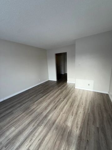 2 Bedroom - Photo 4