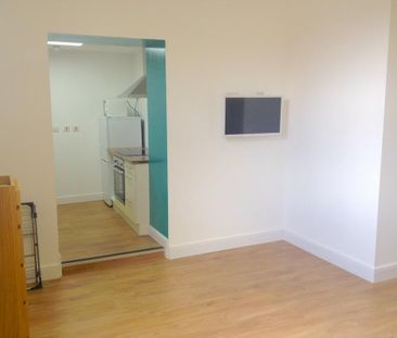 1 bedroom in a house share to rent - Photo 4