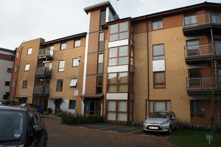 Finlay Court, Commonwealth Drive, Three Bridges, Crawley - Photo 4
