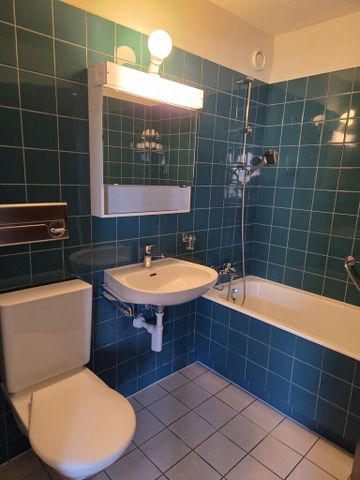 Situé au centre-ville de Payerne - Photo 4