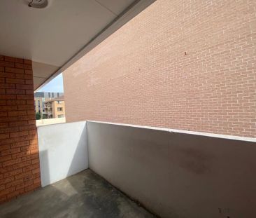 “Renovated 2 Bedroom Unit in Liverpool” - Photo 3