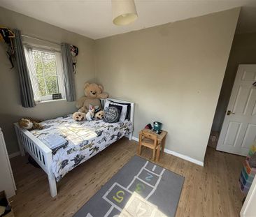 28 Lagmore Glen, Belfast , BT17 0UZ - Photo 3