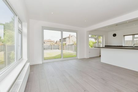 4 bedroom detached house to rent - Photo 3