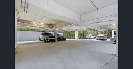 Stylish 3-Bedroom, 3-Bathroom Unit – Furnished or Unfurnished Option! - Photo 4