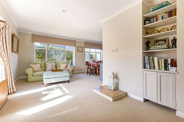 Detached house in desirable Village location with countryside views - Photo 1