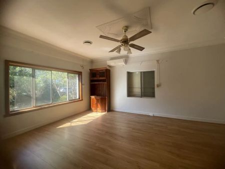 “Locations with Extras” - Photo 5