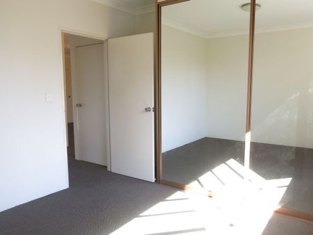 IMMACULATE 2 BEDROOM UNIT - WALK TO STATION - Photo 5