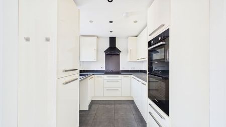 3 Bedroom - Photo 5