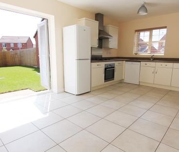 4 bedroom semi-detached house to rent - Photo 2