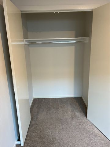 Cranbourne East - Photo 5