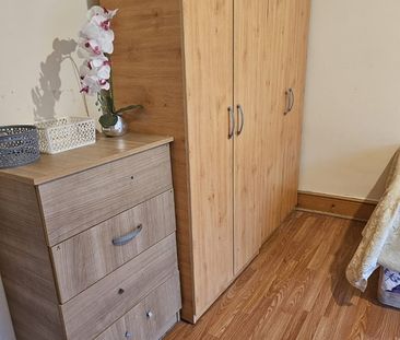 Room in a Shared House, Colville Road, E11 - Photo 6