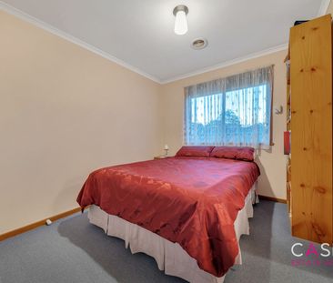 9 Vincent Court, Cranbourne North - Photo 2