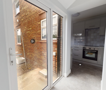 3 bedroom semi-detached house to rent - Photo 5