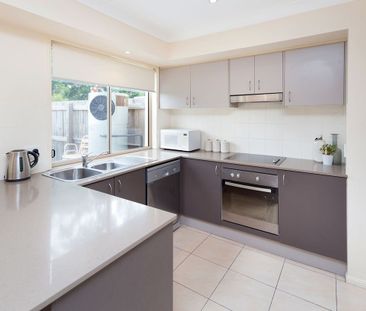 Modern 3 Bedroom Townhouse - Fully Air Conditioned - Photo 6