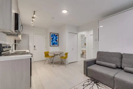 The Normandie - 1425 Haro — Low Rise Apartment - Photo 5