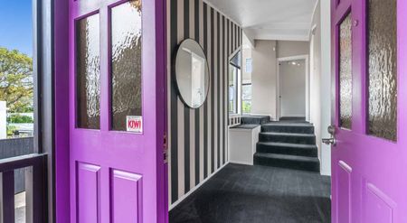 Sun, Space & Flexibility - Photo 5