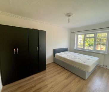 3 Bed Semi-Detached House, Aspen Drive, HA0 - Photo 2