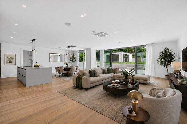 5 bedroom detached house to rent - Photo 1