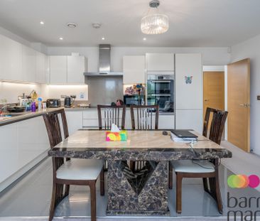 Royal Engineers Way, London, Millbrook Park - Photo 6