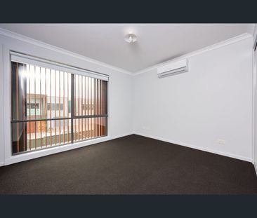 33 Stonewood Cct, Hadfield, Vic 3046 - Photo 3