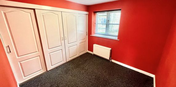 St Philips Court, HUDDERSFIELD - Photo 2