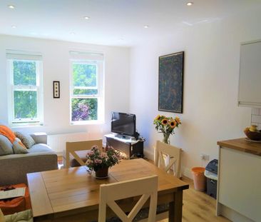 2 bedroom Flat To Let - Photo 2