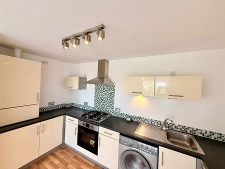 2 bedroom flat to rent - Photo 4