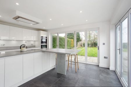 4 bedroom semi-detached house to rent - Photo 5