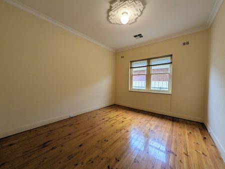 LARGE LAYOUT, GREAT LOCATION. - Photo 5
