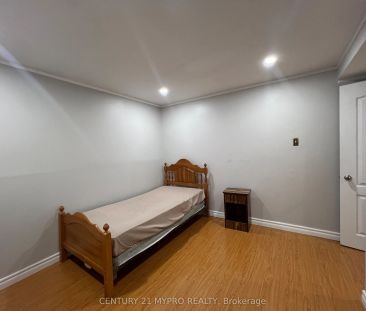 1588 Princelea Place #Lower - Photo 2
