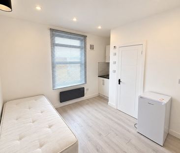 Studio Flat, Howson Road, SE4 - Photo 1