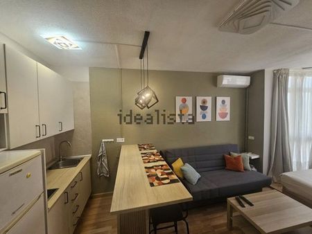 Alquiler de estudio en Avenida de los Manantiales - Foto 4