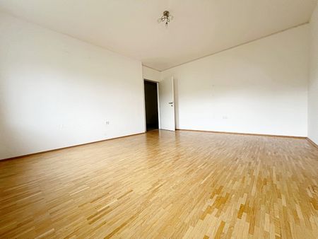 ZENTRALE FAMILIENWOHNUNG! - Photo 2