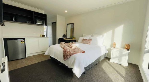 WATER, POWER + INTERNET ALL INCLUDED! - Photo 1