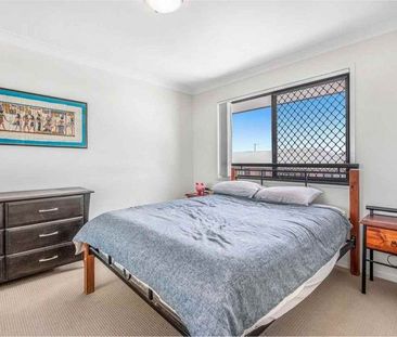 3 BED 2 BATH 2 CAR TOWNHOUSE, ULTRA HIGH SPEED INTERNET - Photo 4