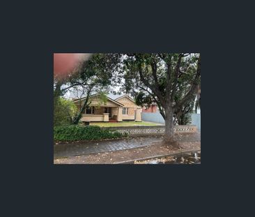 Charming Sandstone-Fronted 3-Bedroom Bungalow in Beautiful Clarence... - Photo 4