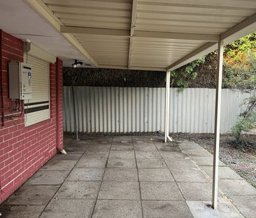Very Tidy 3x1 with large shed to rear - Photo 2