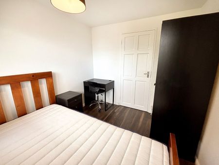 3 Bed Flat, Hatherley House, E17 - Photo 4