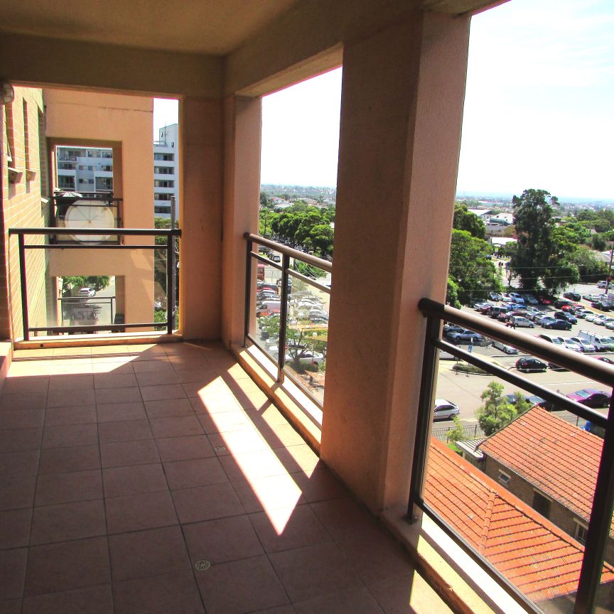 2 Bedroom Apartment with ensuite, Stunning open city and district views - Photo 1