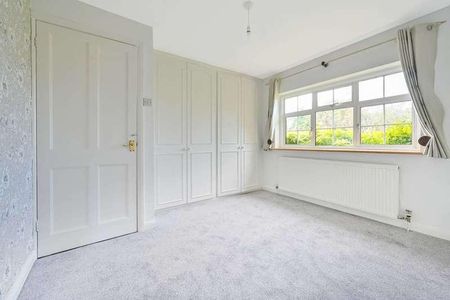 High Street, Chobham, GU24 - Photo 5