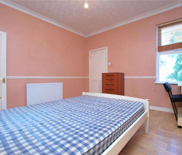 3 bedroom end of terrace house to rent - Photo 2