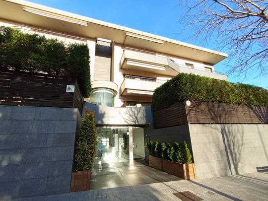 Piso de alquiler en Carretera Vallvidrera, Colomer - Photo 1