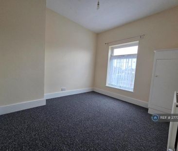 2 bedroom end of terrace house to rent - Photo 2