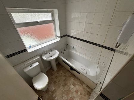 3 bed Terraced - To Let - Photo 2