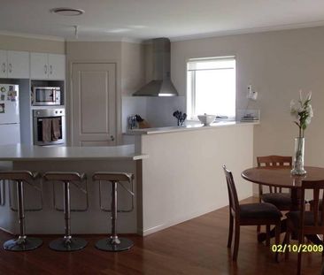 BEAUTIFUL AND SPACIOUS HOME!! - Photo 3