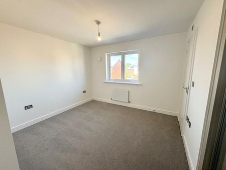 3 bedroom semi-detached house to rent - Photo 5